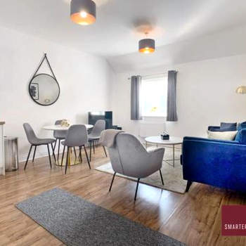 Jennetts Park, Bracknell - 2 Bedroom Maisonette With Parking
