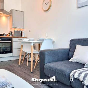 Spacious Central Apartment With Great Transports