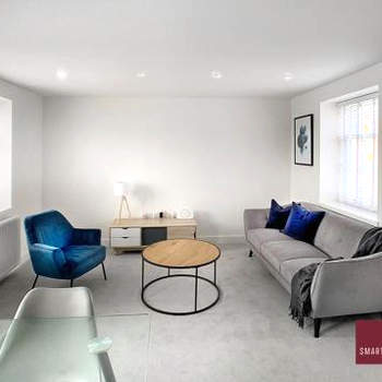 Eton, Windsor - 2 Bedroom Second Floor Apartment - With Parking