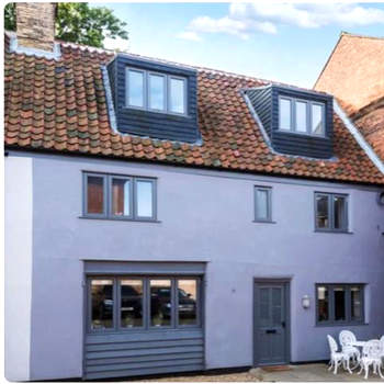 Grade II Listed 3 Bedroom Cottage With Free Parking