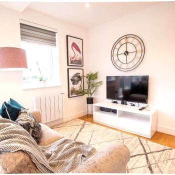 Deluxe & Chic 1 & 2 Bed Apts near Heathrow, Legoland, & Windsor Slough