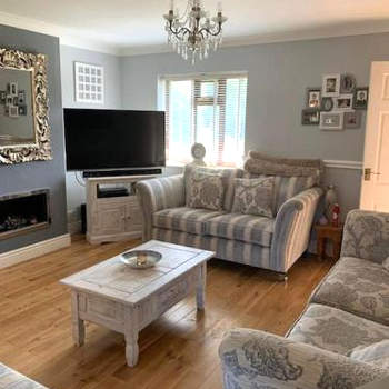 Spacious 2 BR home close to town & coast + parking