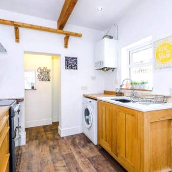 Charming 3 Bed Home in the Garden Quarter, Chester