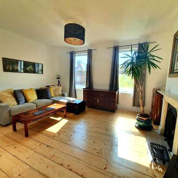 Sunny Apartment with a 10 minute walk to the Sea.
