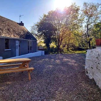 Converted Stables at Peaceful Family Farm Stay
