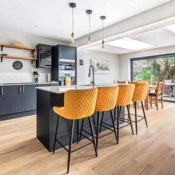 Seaford Retreat with Free Parking By My Getaways