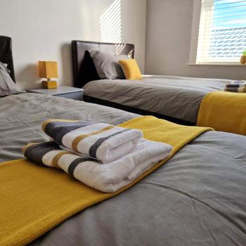 Modern Cosy Home-Away-From-Home