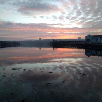 Riverside home. 3 bedroom. Free parking. 10 mins to Newcastle City Centre