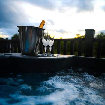 Newmore Highland Pods with Hot Tubs on NC500