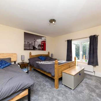 Rocester Rest close to Alton Towers & JCB, Netflix