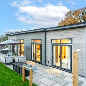 Hawthorne Lodge, 15 Roadford Lake Lodges, Lifton