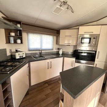 Fulmar 16, Scratby - California Cliffs, Parkdean, sleeps 6, pet friendly, onsite entertainment and pool - 2 minutes from the beach!