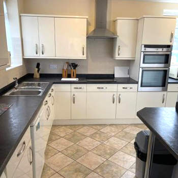 Spacious 9 bed house in Mansfield Nottinghamshire