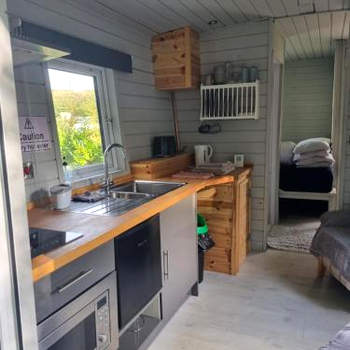 Shepherds Hut - Riverside 6