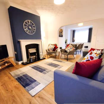 St Johns House, 3 Bdrm, FREE Parking, Contractor, Kitchen, Close motorways