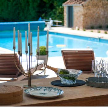 Hall Farmhouse.. dog friendly, large outdoor pool, BBQ and fire pit