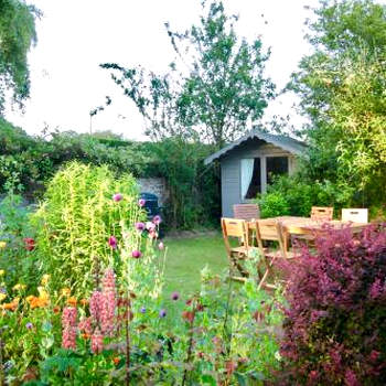 Duck Cottage - Grade II Listed cottage, village location, nr Holt