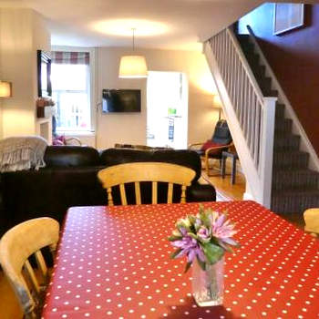 Chic 2-bedroom townhouse in vibrant Abergavenny
