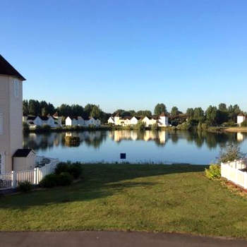 Liming Lodge - Lakeside Home in the Cotswolds