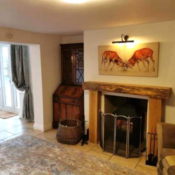 Luxury Tranquil Cottage with Hot tub, Log burner and Jacuzzi Bath