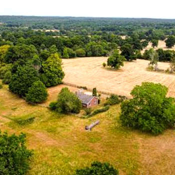 Secluded 3 bed cottage in private parkland