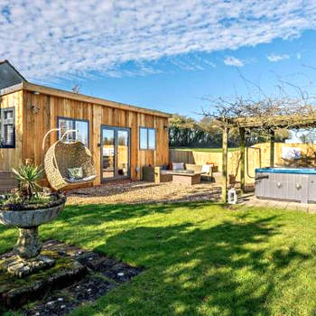 Log Cabin near Bath