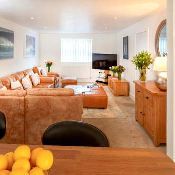 New Detached 3 Bed Luxe House on Exclusive Private Estate Close to Coast . Sleeps 6