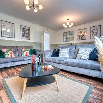 3 bedrooms, garden, free parking