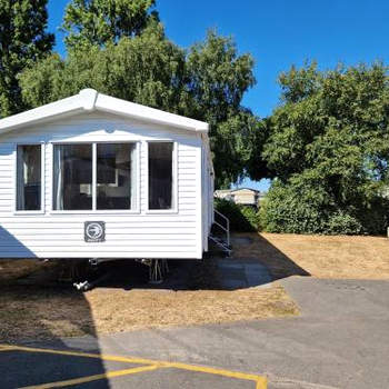 Beautiful 3-Bed Caravan at Rockley Park Poole