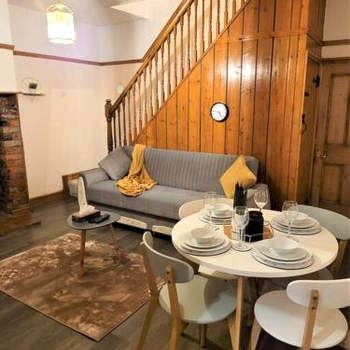 Nice 4-bedroom vacation home with indoor fireplace