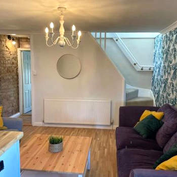 Stylish & Spacious 2 Storey, 3 Bed Apartment