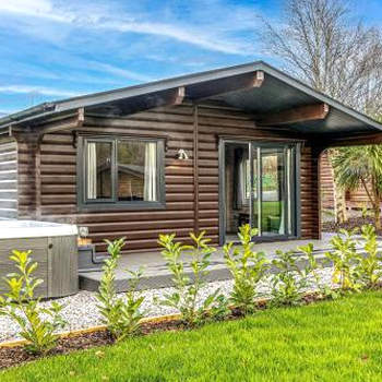Chestnut, 6 Fingle Glen Lodges