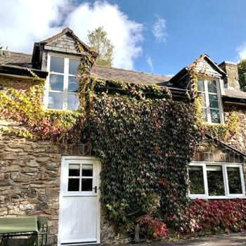 River Cottage, a luxurious and cosy riverside cottage for two