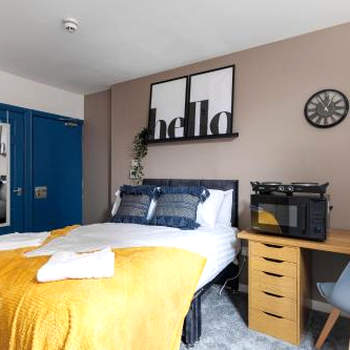 City Centre Studio 5 with Kitchenette, Free Wifi and Smart TV with Netflix by Yoko Property