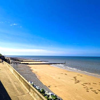 The Wave - 3 bed beach front home in Sheringham