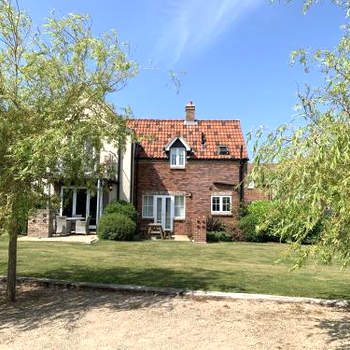 Anchor Down at The Bay, sleeps 4-6 in 2 bedrooms, dogs welcome too