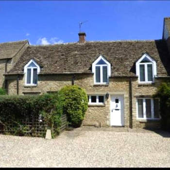 Charming Grade 11 Listed 2 bedroom Cotswold cottage
