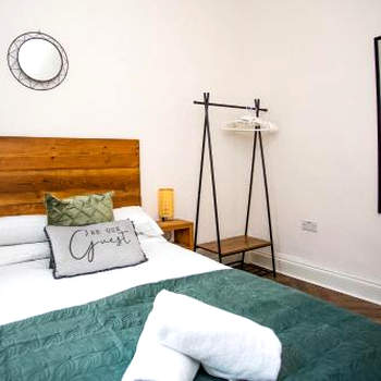 Pine Street Home by #ShortStaysAway