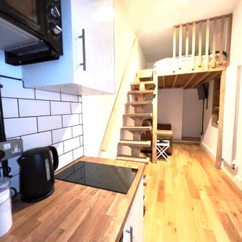 Flat 7, 10 St John's