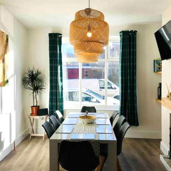 West Lodge, Filey. Sleeps 8, 7 mins walk to beach