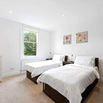 Lovely 2-bedroom flat with offstreet parking