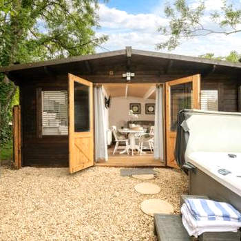 Hazel - Connect to the Nature in the Hot tub