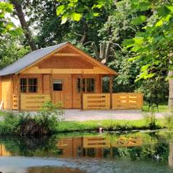 The Willow Cabin - Wild Escapes Wrenbury off grid glamping - ages 12 and over