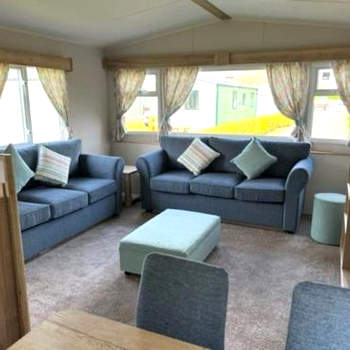 Leylandii 2 Bed Holiday Home in picturesque town.