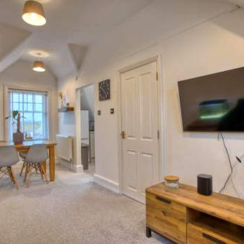 1 or 2 bed in Folkestones West End