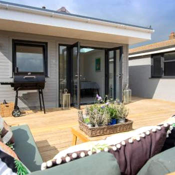 Seaside Bungalow for 6 Close to Village & Beach