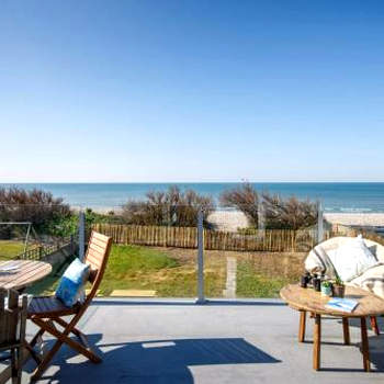 Bright & Dreamy On the Beach Garden & Balcony