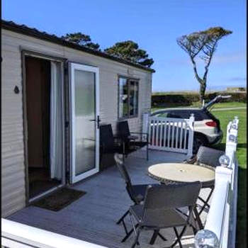 Older Style Caravan Pebble Bank T10