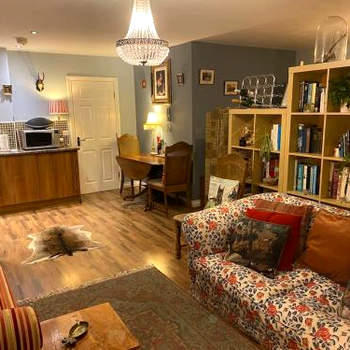 Beautifully unique secluded town centre apartment