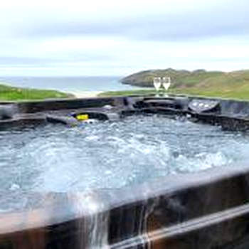 Beachview Villa on Scottish Highland Coast NC500 With Hot Tub